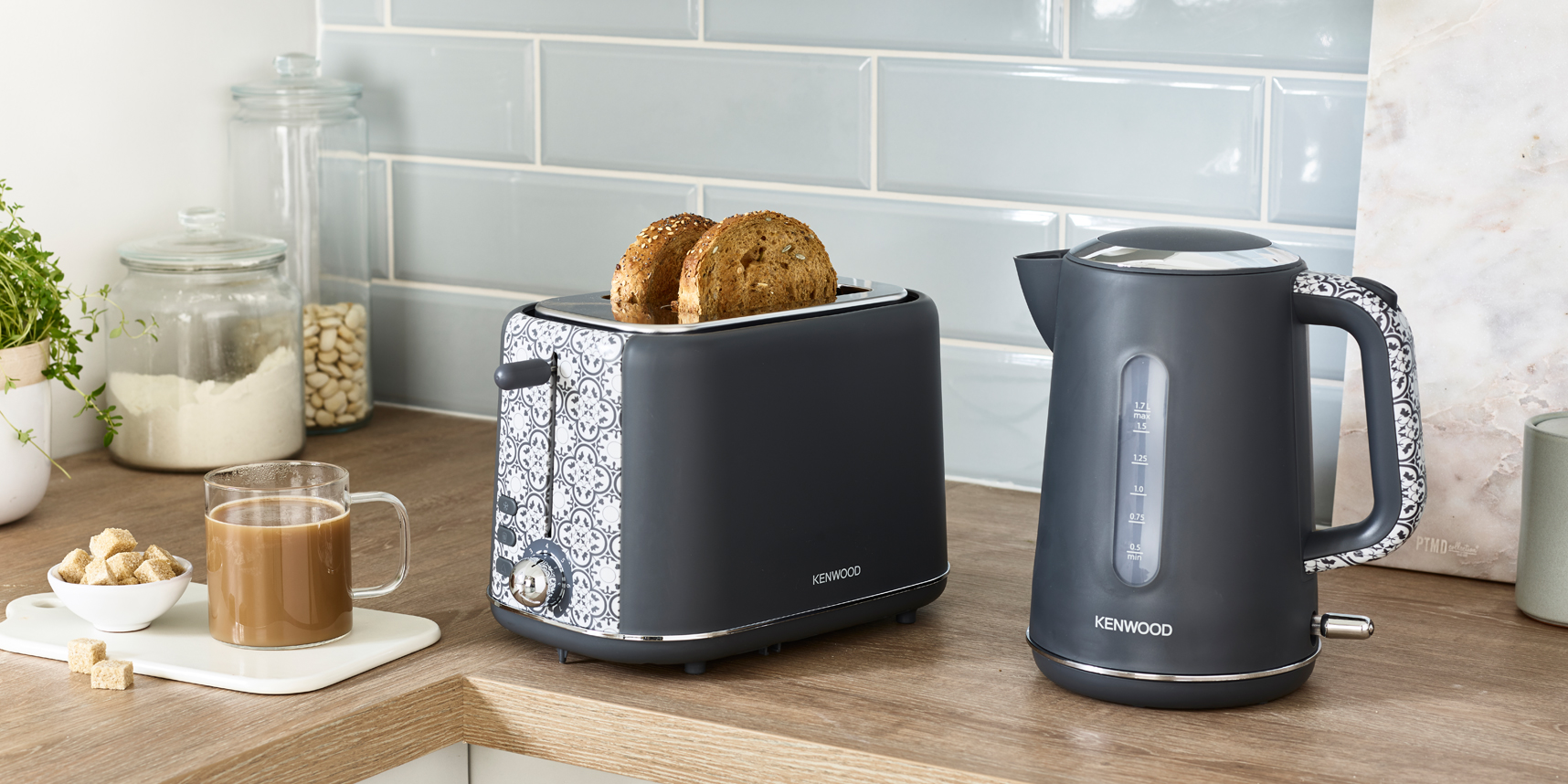 Kenwood Symbolfoto mit Kenwoods Fr&uuml;hst&uuml;cksset 
