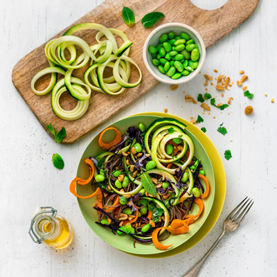 Symbolfoto von Kenwood, mit zubereitetem Salat 