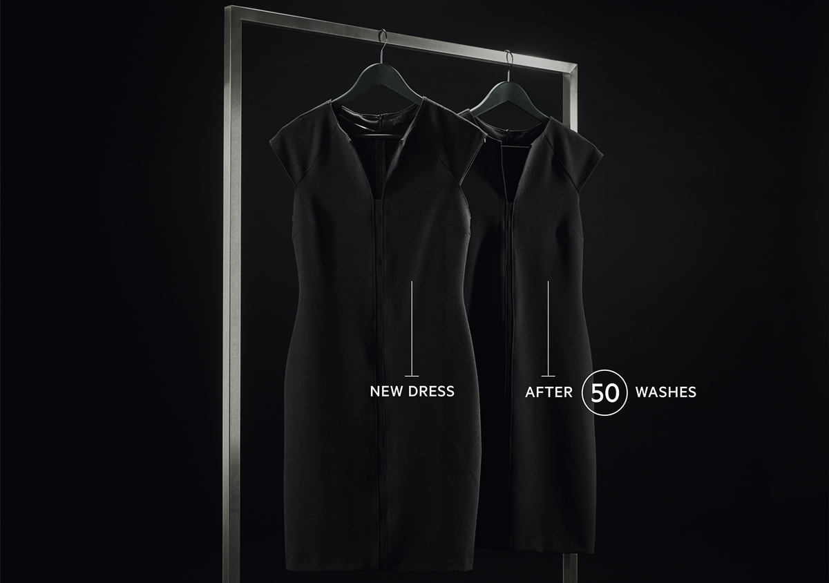 Neu gekauftes schwarzes Kleid und das selbe Kleid nach 50 W&auml;schen mit einer AEG Waschmaschine.
