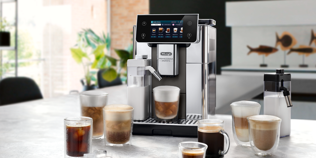 De'Longhi Kaffeevollautomat auf einer Arbeitsplatte 