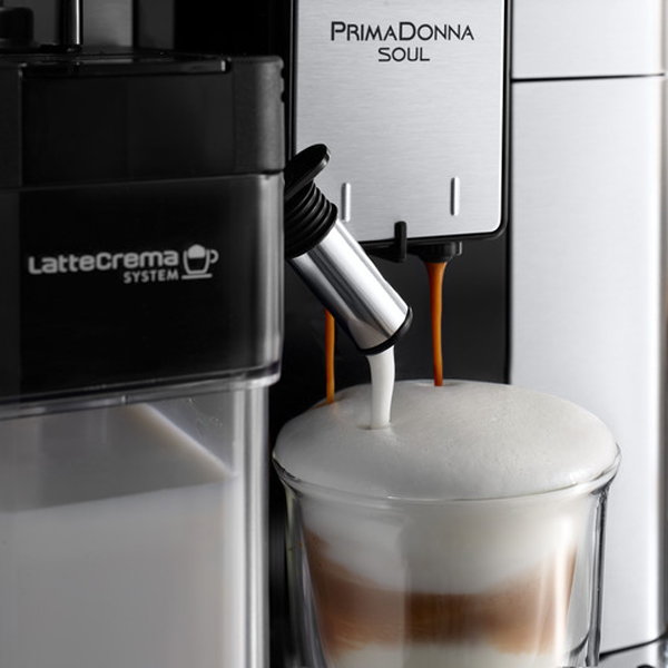 De'Longhi Kaffeevollautomat mit LatteCrema System