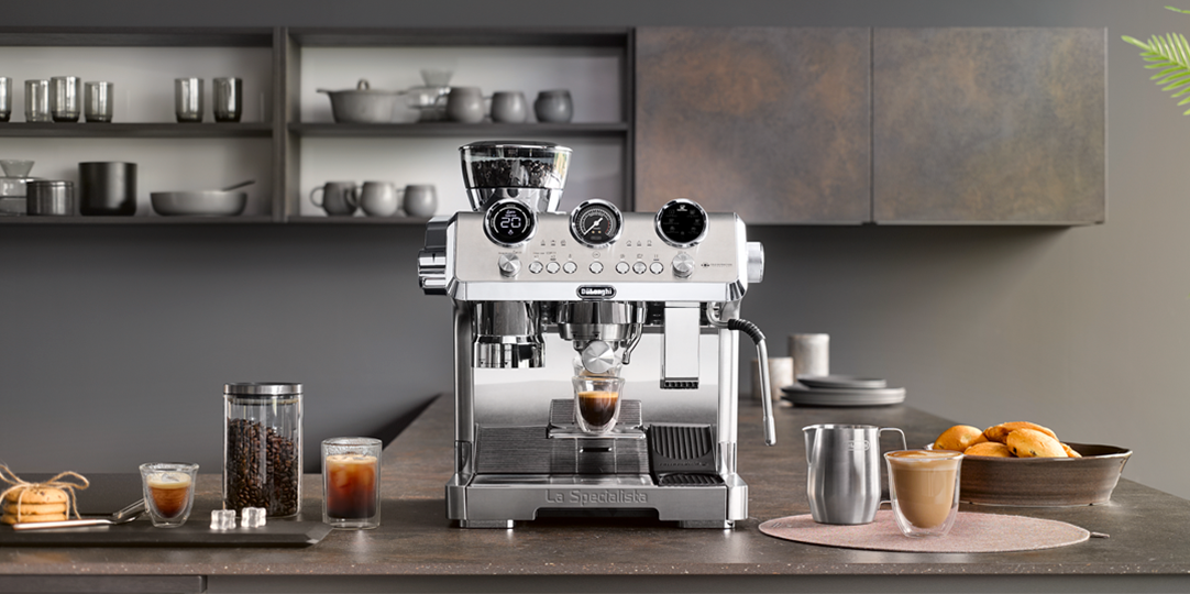 De&rsquo;Longhi La Specialista auf einer Arbeitsplatte in der K&uuml;che 